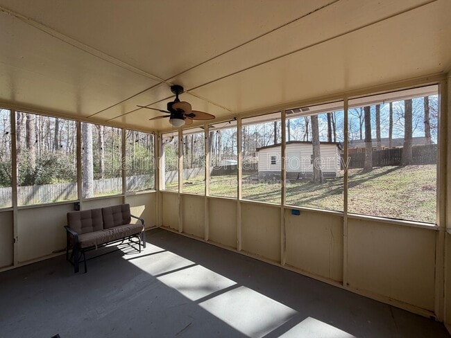 Building Photo - 2396 Hidden Ln