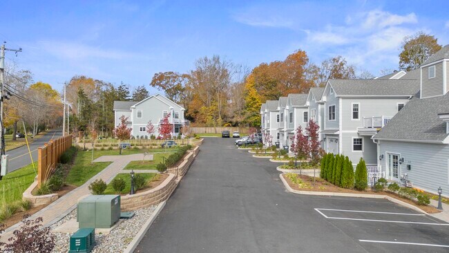 Building Photo - The Landing at Guilford