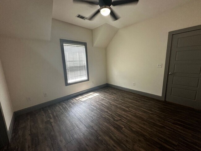 Building Photo - PRE-LEASING FOR AUGUST 2026!