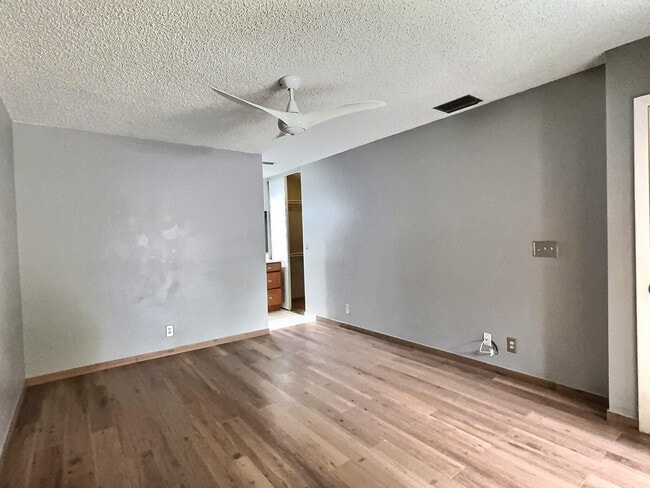 Building Photo - 3831 Cocoplum Cir