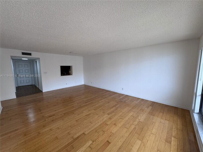 Building Photo - 5000 N Ocean Blvd