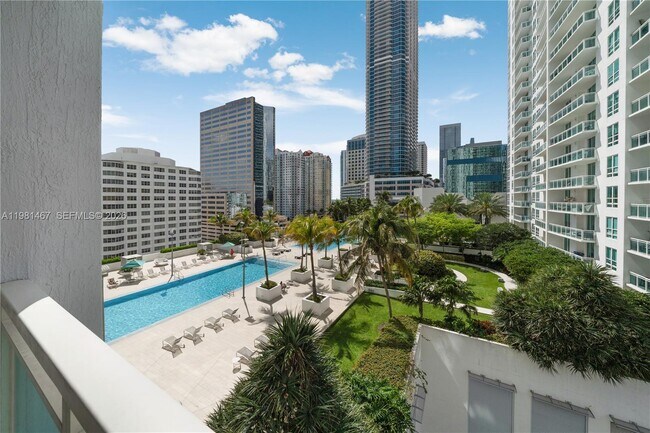 Building Photo - 950 Brickell Bay Dr
