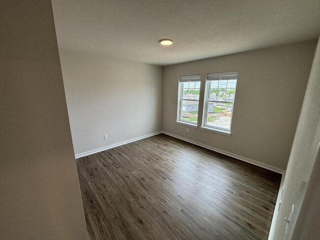 Building Photo - 670 Lambert Dr