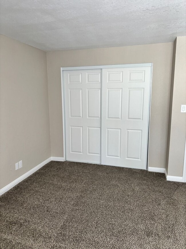 Building Photo - COMPLETELY REMODELED - THIS ONE WON'T LAST...