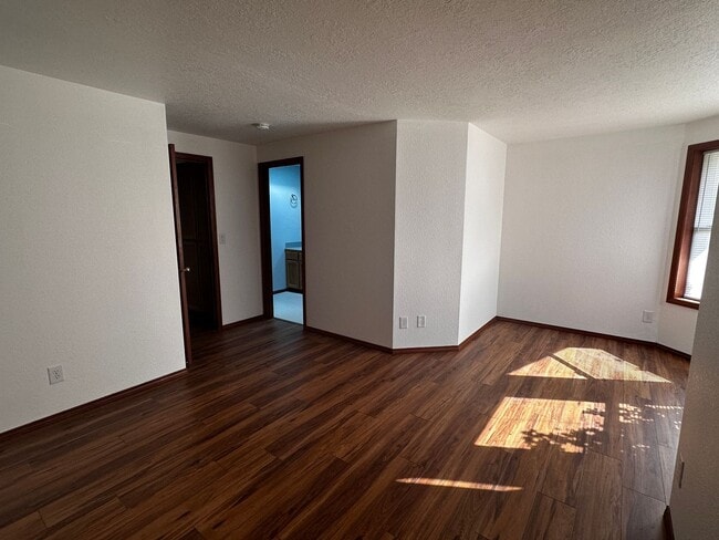 Building Photo - 3 Bedroom 2 Bath Single Family home
