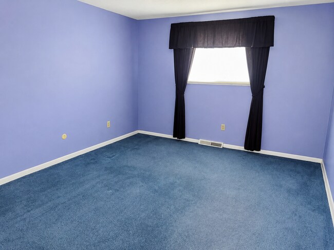 Building Photo - Spacious 3-Bedroom Split-Level with Formal Dining Room, Fireplace, and Fenced Backyard