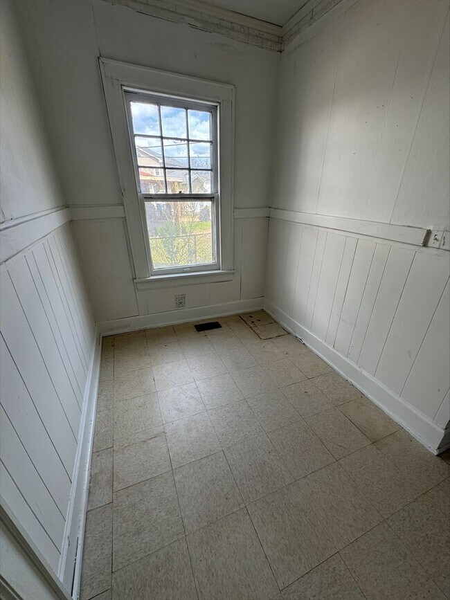 Building Photo - Now Available! 2 bedroom 1 bathroom in Chattanooga TN!