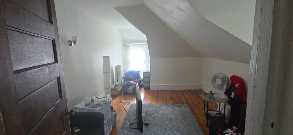 Building Photo - 33 Cottage St