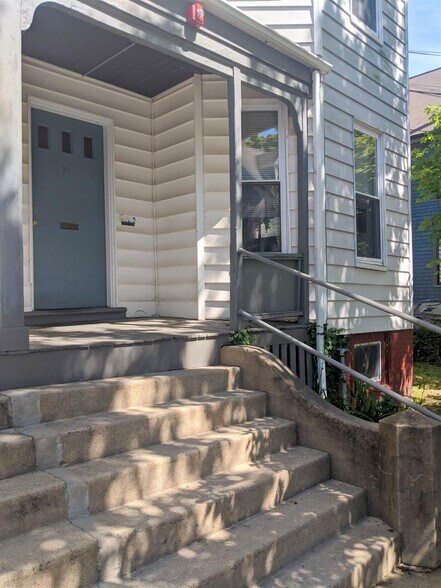 Building Photo - 21 Thorndike St