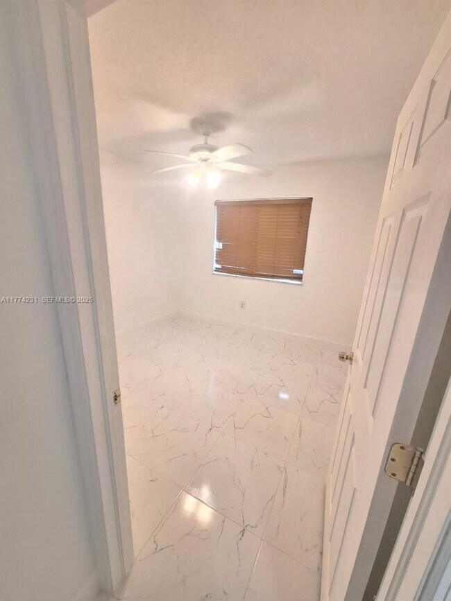 Building Photo - 2931 SE 13th Rd