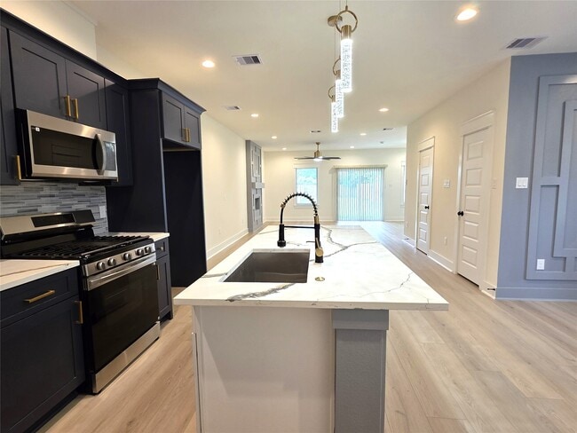 Building Photo - 19539 Dunbar Ave