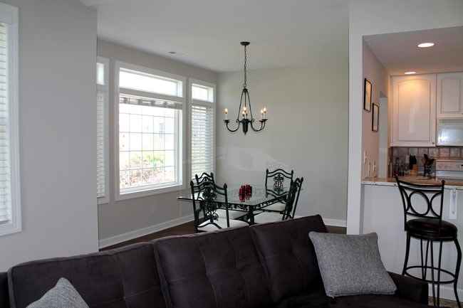 Building Photo - 2137 Creswell Dr