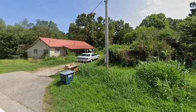 Building Photo - WEST PLAINS - 3 bedroom Ranch on 4 acres, ...