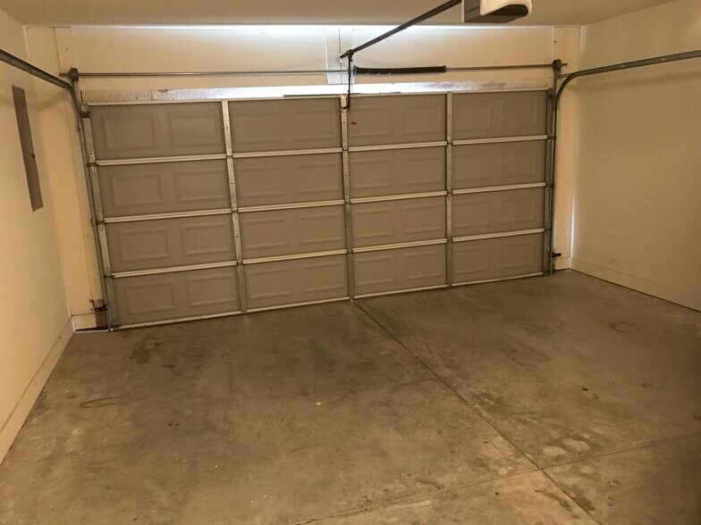 Building Photo - 213 Antigua Pl