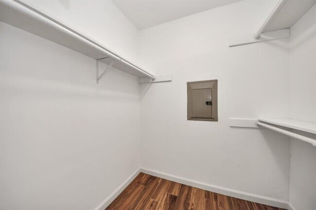 Building Photo - 5715 Braesvalley Dr