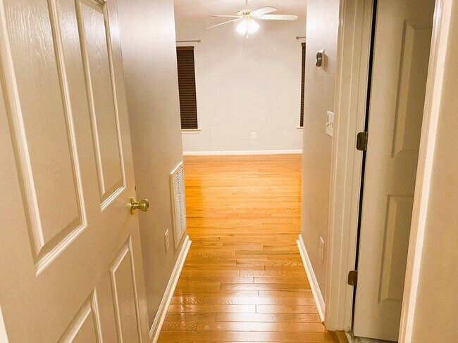 Building Photo - 3030 Barrymore St