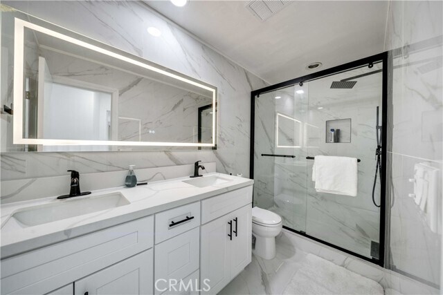 Building Photo - 8400 De Longpre Ave