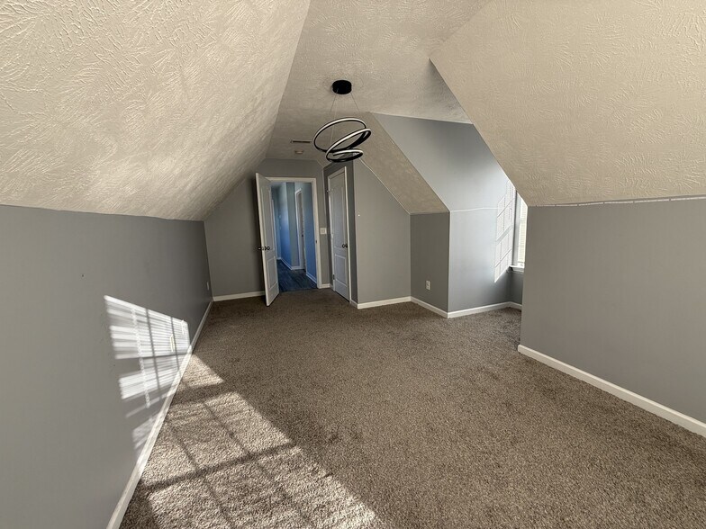 Building Photo - 106 Centerrock Dr