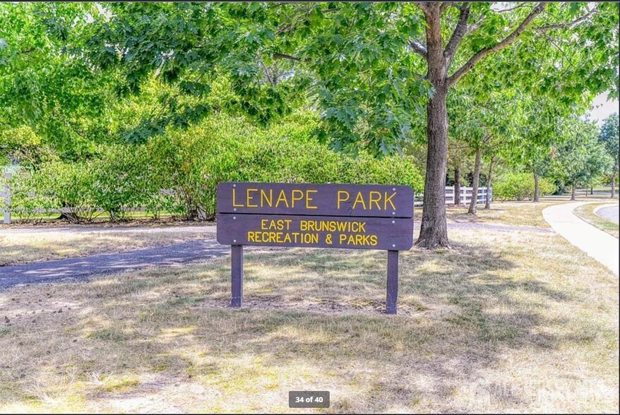 Building Photo - 11 Windsong Cir