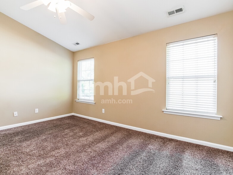 Building Photo - 5436 Kissimmee Ln