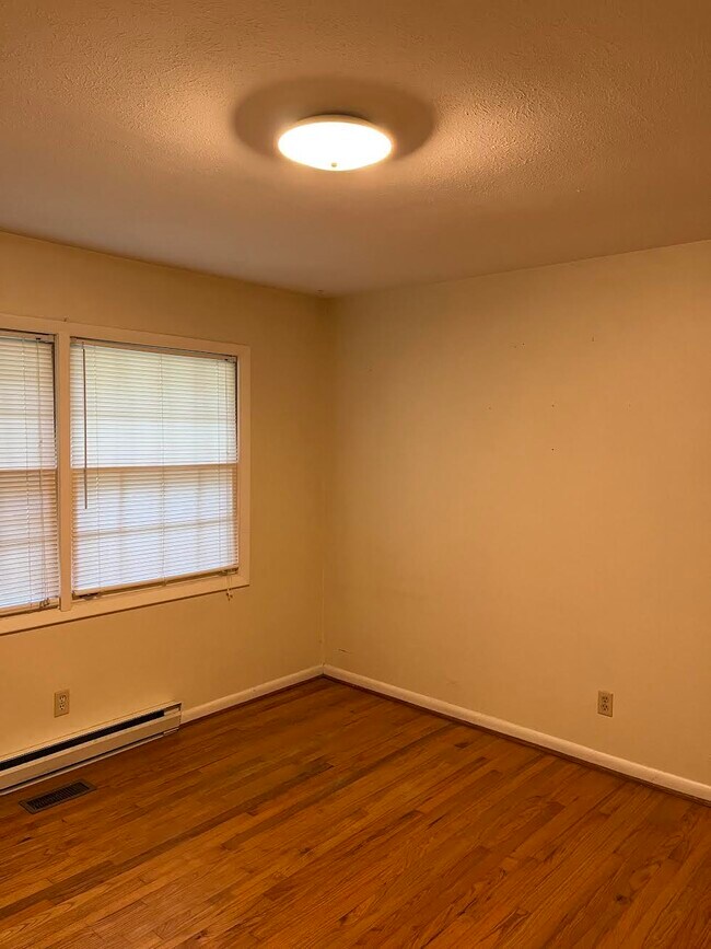 Building Photo - 109 W Blythe Cir
