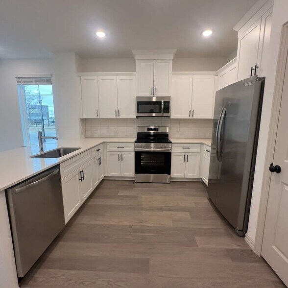 Building Photo - 5370 Springlake Pkwy