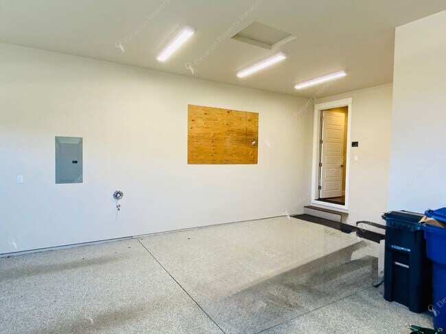 Building Photo - Luxury Single-Level 3BR - 3.5BA Living in Tetherow