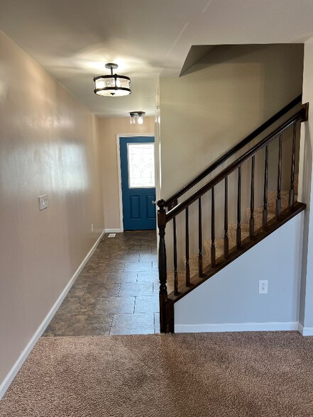 Building Photo - 820 Harbor Woods Dr