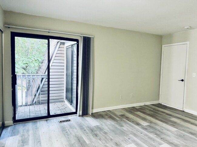 Building Photo - 202 Finley Forest Dr