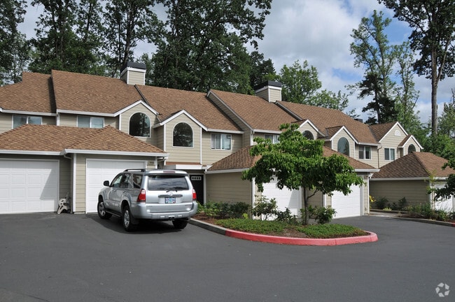 Primary Photo - Uplands Park at Lake Oswego