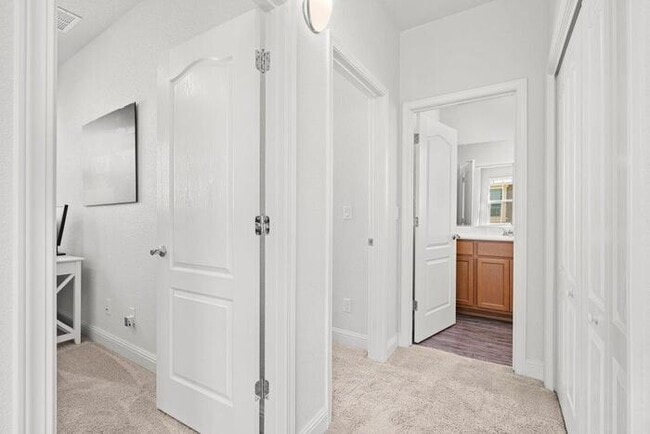 Building Photo - Beautiful Solar 3/2 located in Roseville! Across from Park! Gated Community!