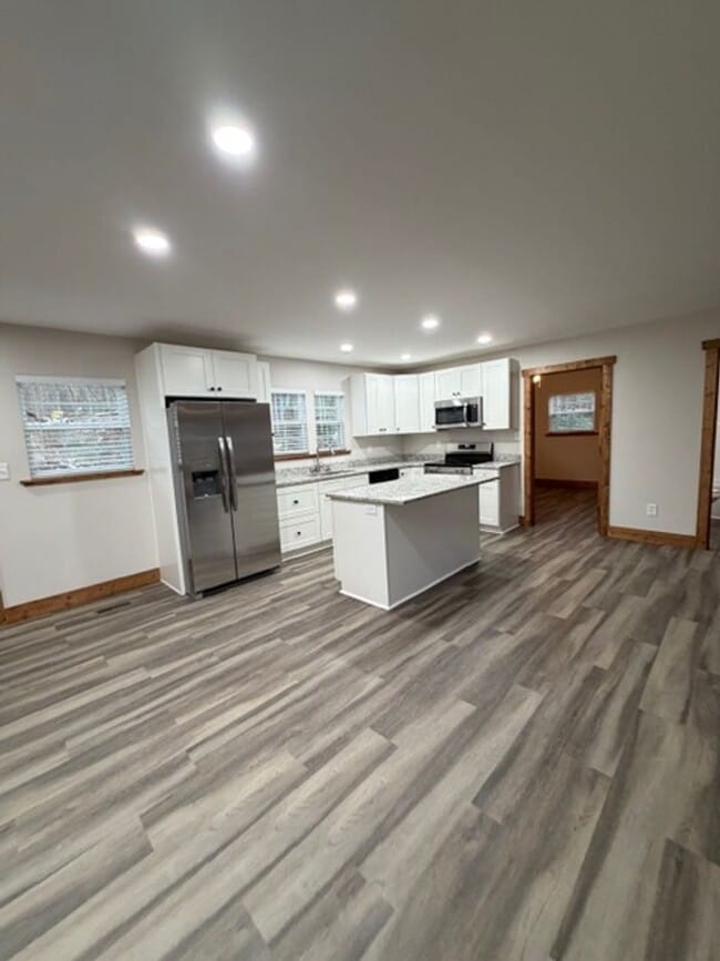 Building Photo - Walland 37886 - Fully remodeled 3 bedroom, 2 bath home located in the foothills of the Smoky Moun...