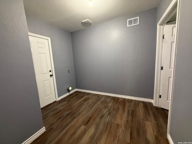 Building Photo - 3730 La Sabre Dr