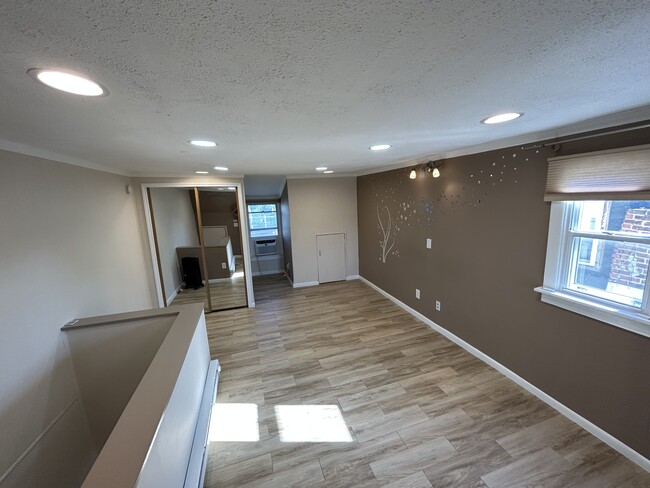 Building Photo - 1216 Elm St