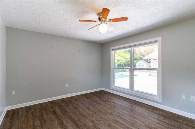 Building Photo - "Charming 3-Bed Oasis with Private Pool in Fort Walton Beach!"