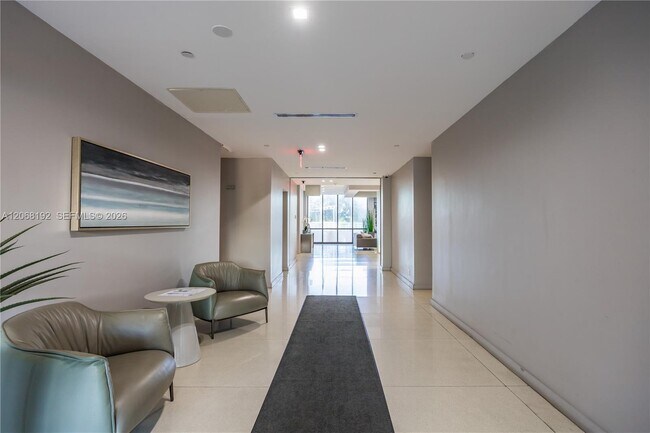 Building Photo - 20379 W Country Club Dr