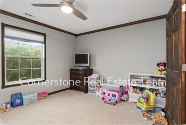 Building Photo - 355 Paisley Dr