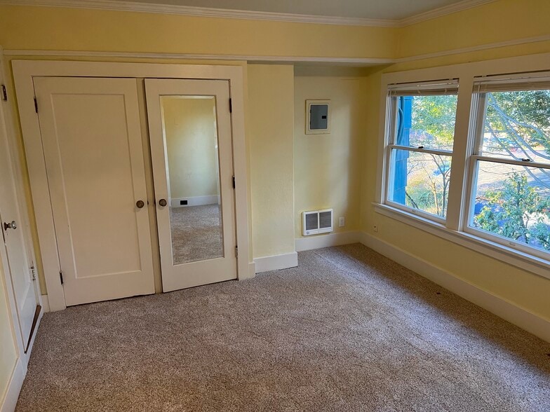 Master Bedroom - 412 John Adams St
