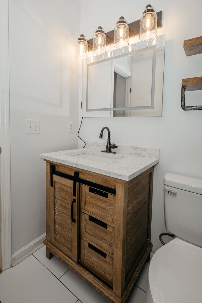 Building Photo - Charming 3-Bedroom Home with Hardwood Floors in Shadowmoss