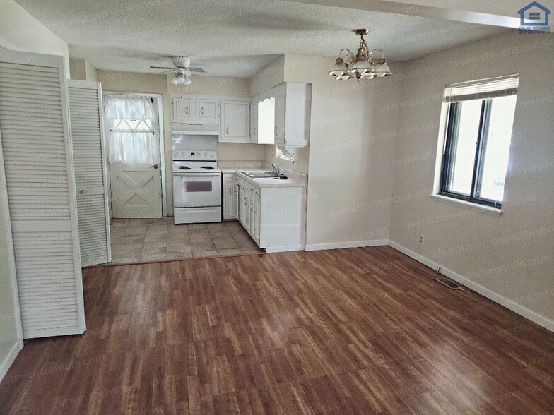 Building Photo - 163 Lakeshire Dr