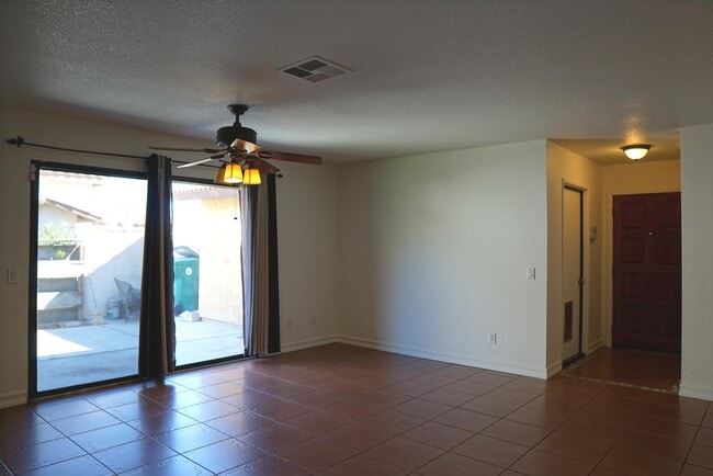 Building Photo - 53805 Avenida Martinez