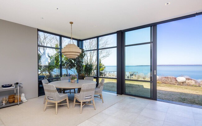 Building Photo - 247 Kings Point Rd