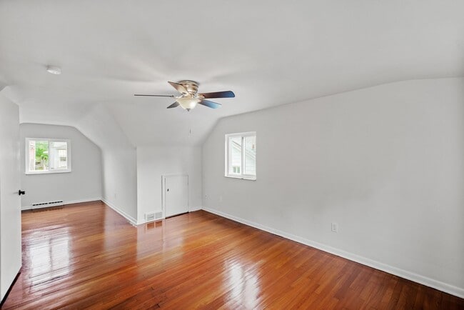 Building Photo - AVAILABLE AUGUST 1ST!! DON'T MISS THIS 3 B...