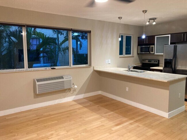 Building Photo - 7171 Bay Dr