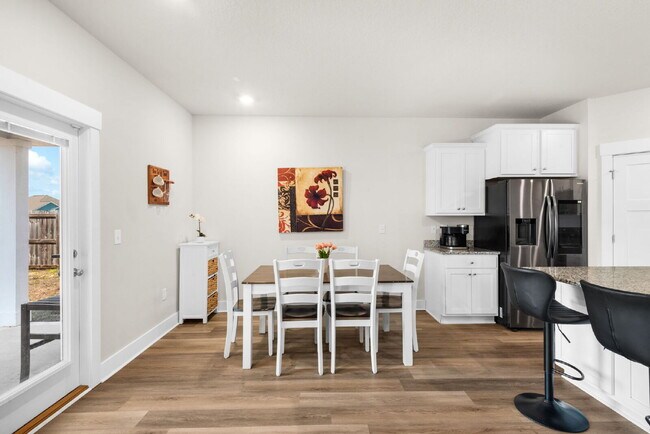 Building Photo - "Charming 4-Bed Oasis with Granite Touches in Gulf Breeze – Electricity Included   !"