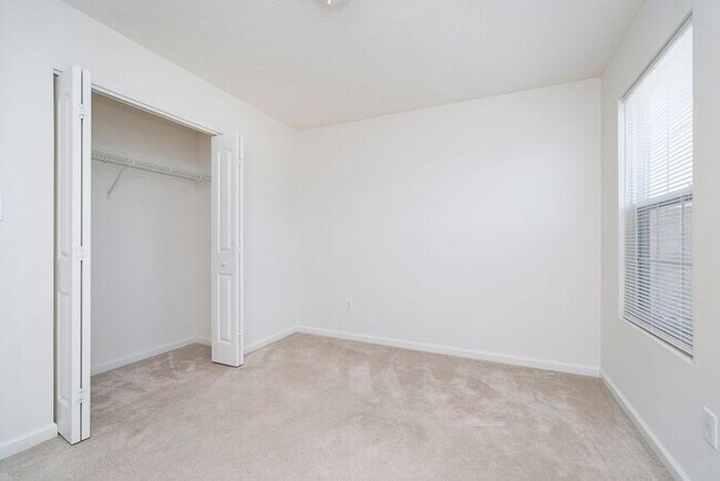 Building Photo - Spacious 3 Bed 2.5 Bath Home in Parks at W...