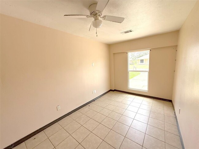 Building Photo - 7130 Kings Dr