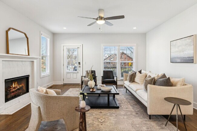 Building Photo - Grandeur in Germantown!