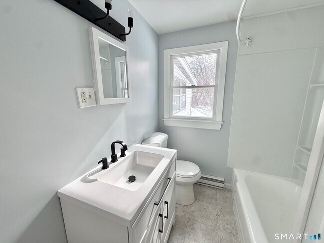 Building Photo - 37 Russell St