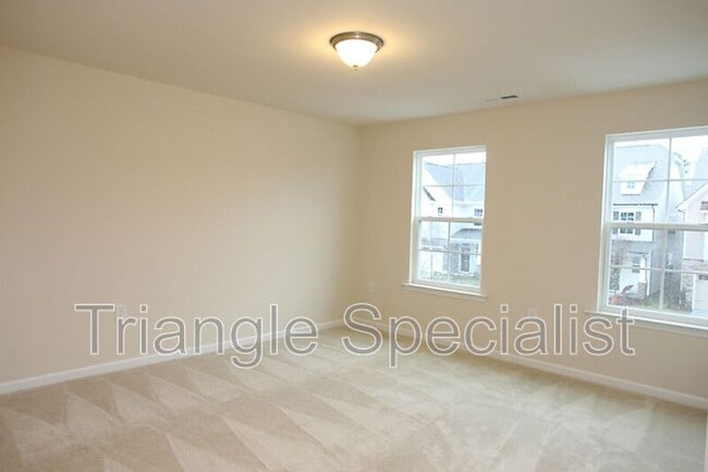 Building Photo - 215 Begen St